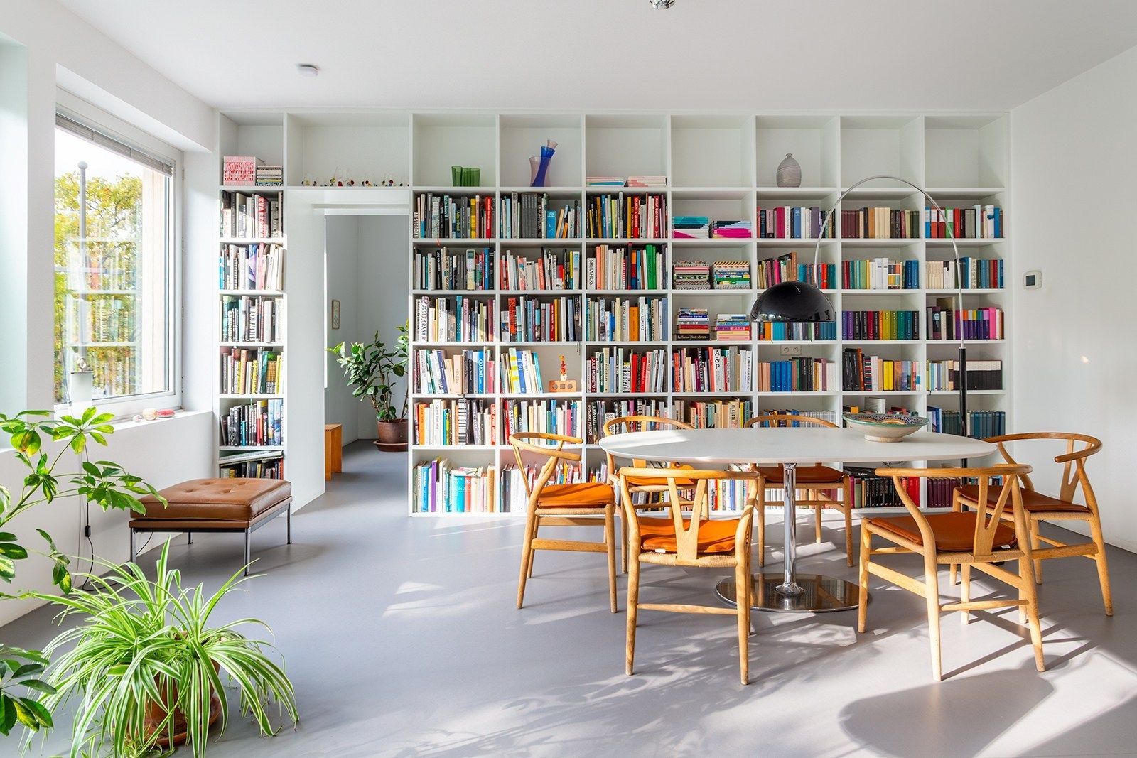 Architecturale parel met een zee van ruimte foto 6