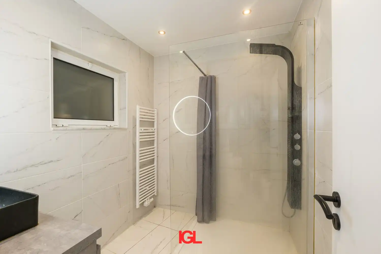 Gerenoveerd gelijkvloersappartement met 2 slaapkamers & garage foto 8
