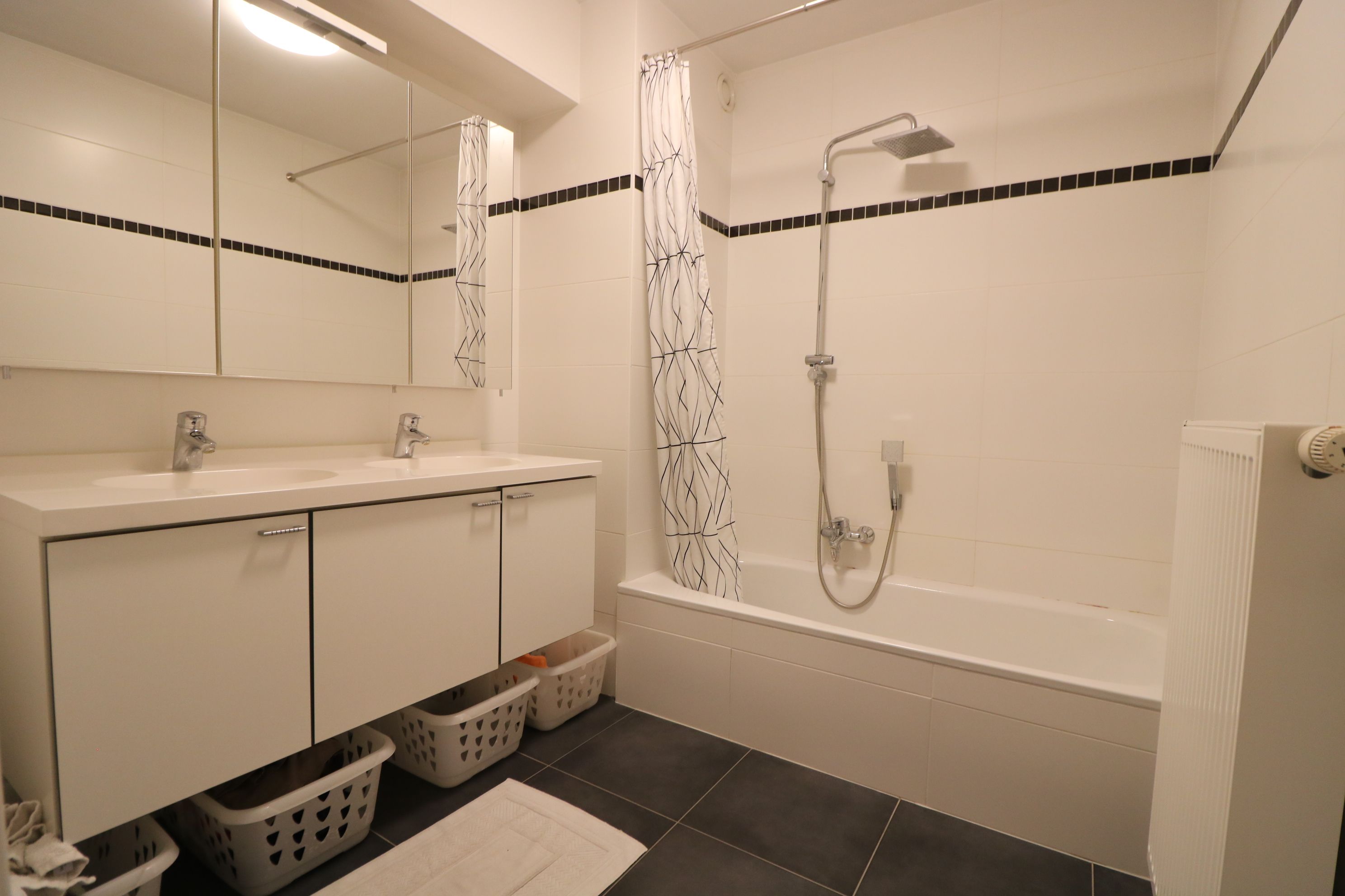 Lichtrijk 2-slaapkamerappartement, vlakbij station en winkelstraten.  foto 7