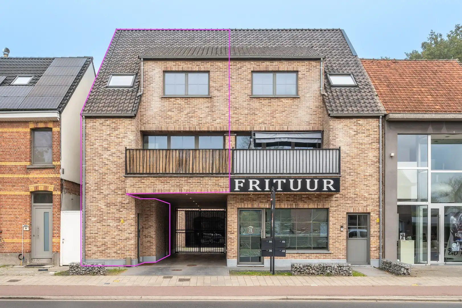 Ruim triplex appartement met berging foto {{pictureIndex}}