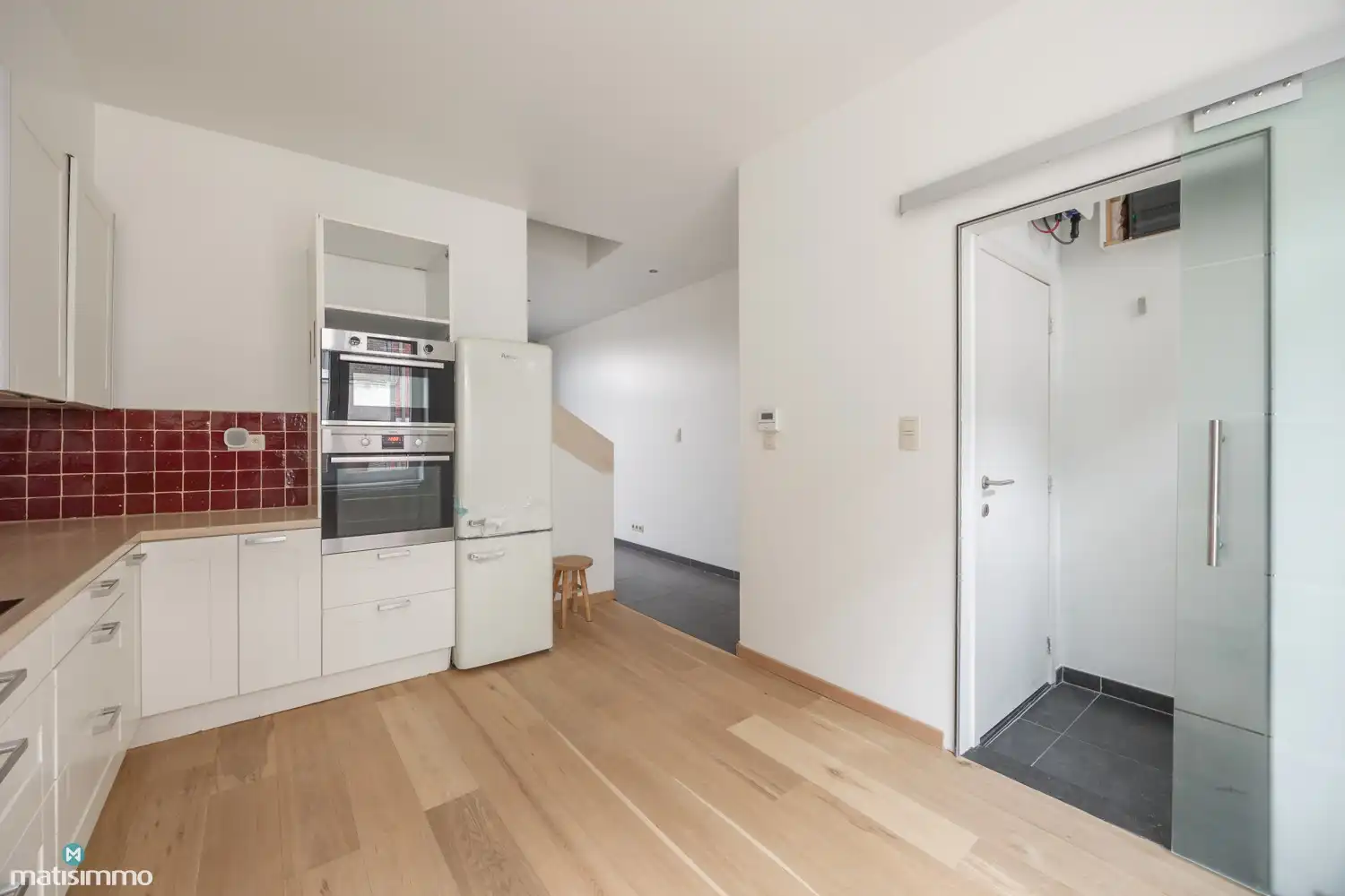 GERENOVEERDE HALFOPEN BEBOUWING MET 2 SLAAPKAMERS OP WANDELAFSTAND VAN HET CENTRUM VAN HASSELT foto 4