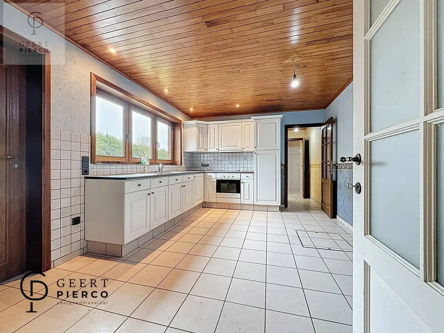 Eigentijdse woonst met ruime tuin foto 10