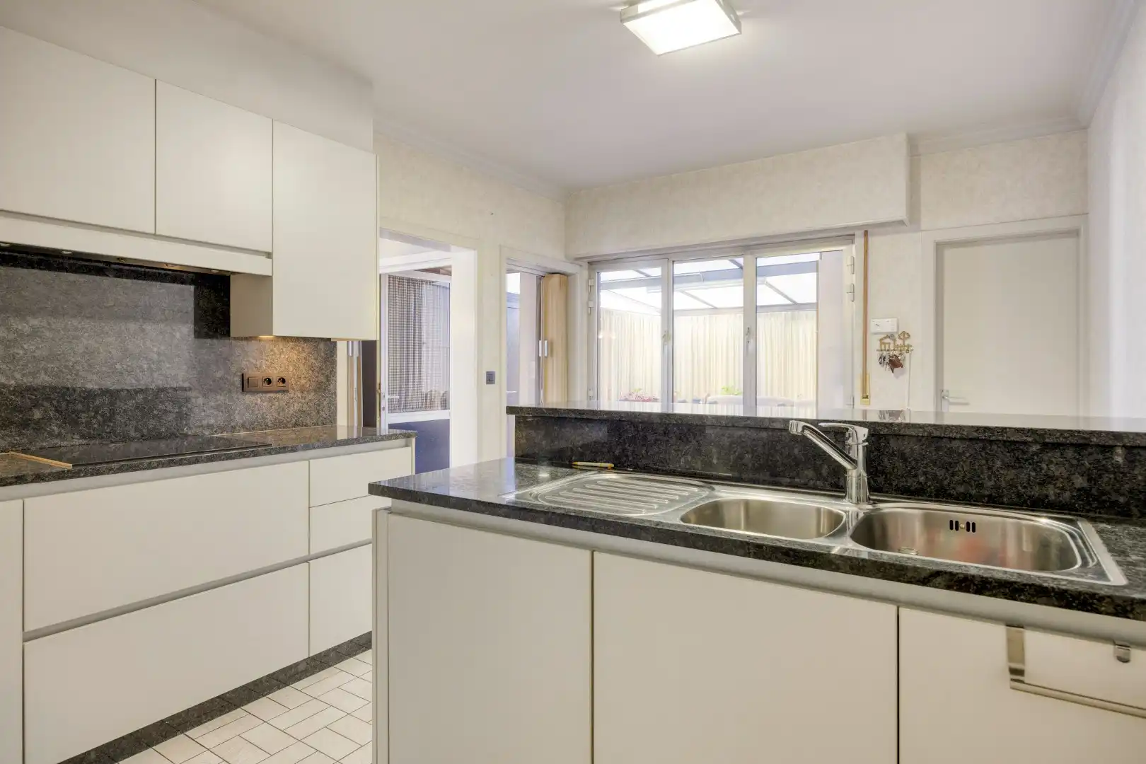 Goed onderhouden ruim ingedeelde woning met 3 slpks + zolder foto 7