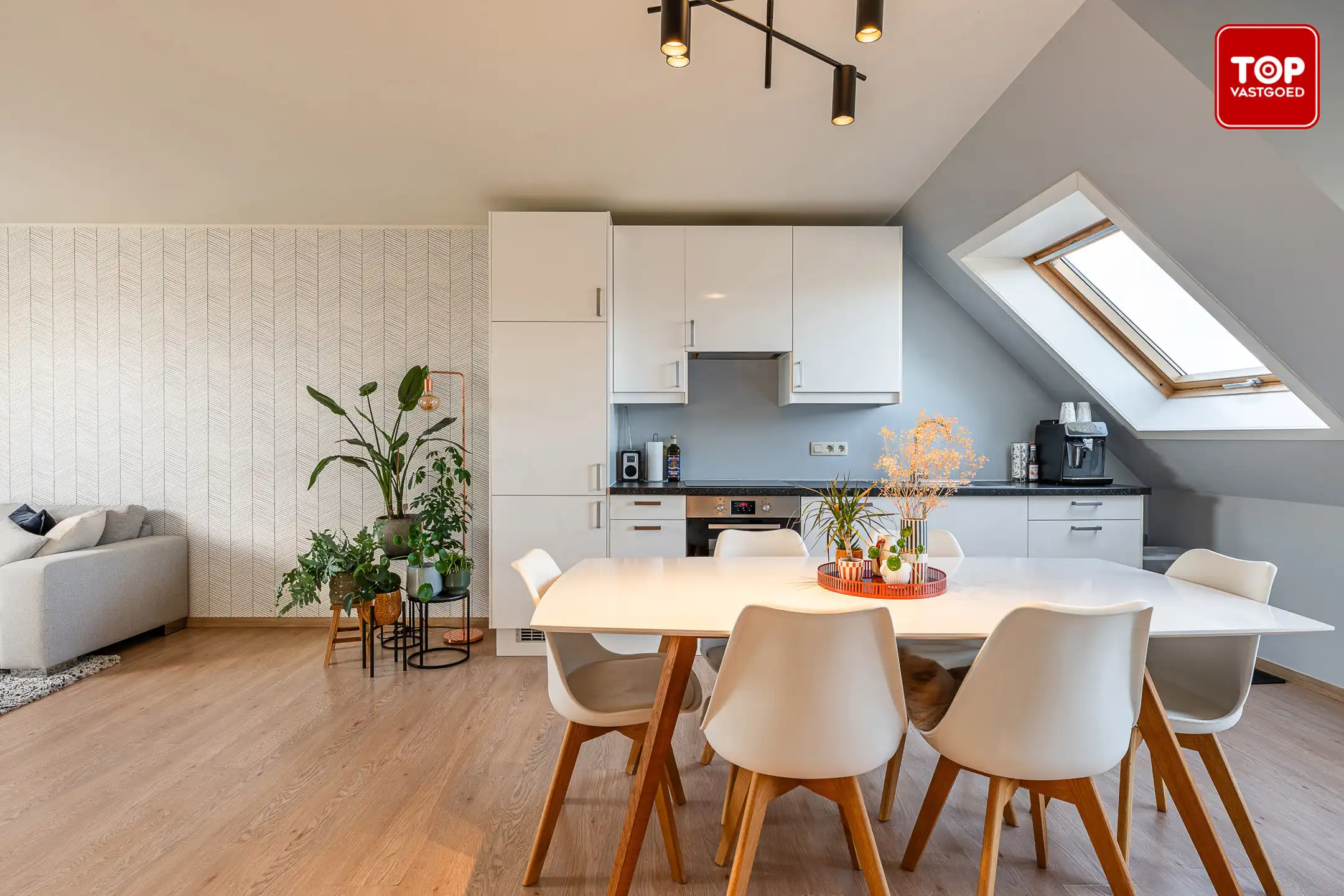 Instapklaar appartement in centrum Waarschoot foto 2