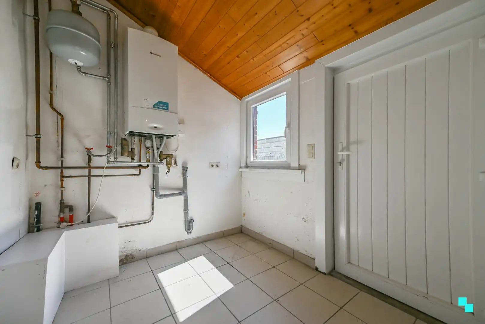 Ééngezinswoning gelegen nabij centrum Izegem met 3 slaapkamers foto 12