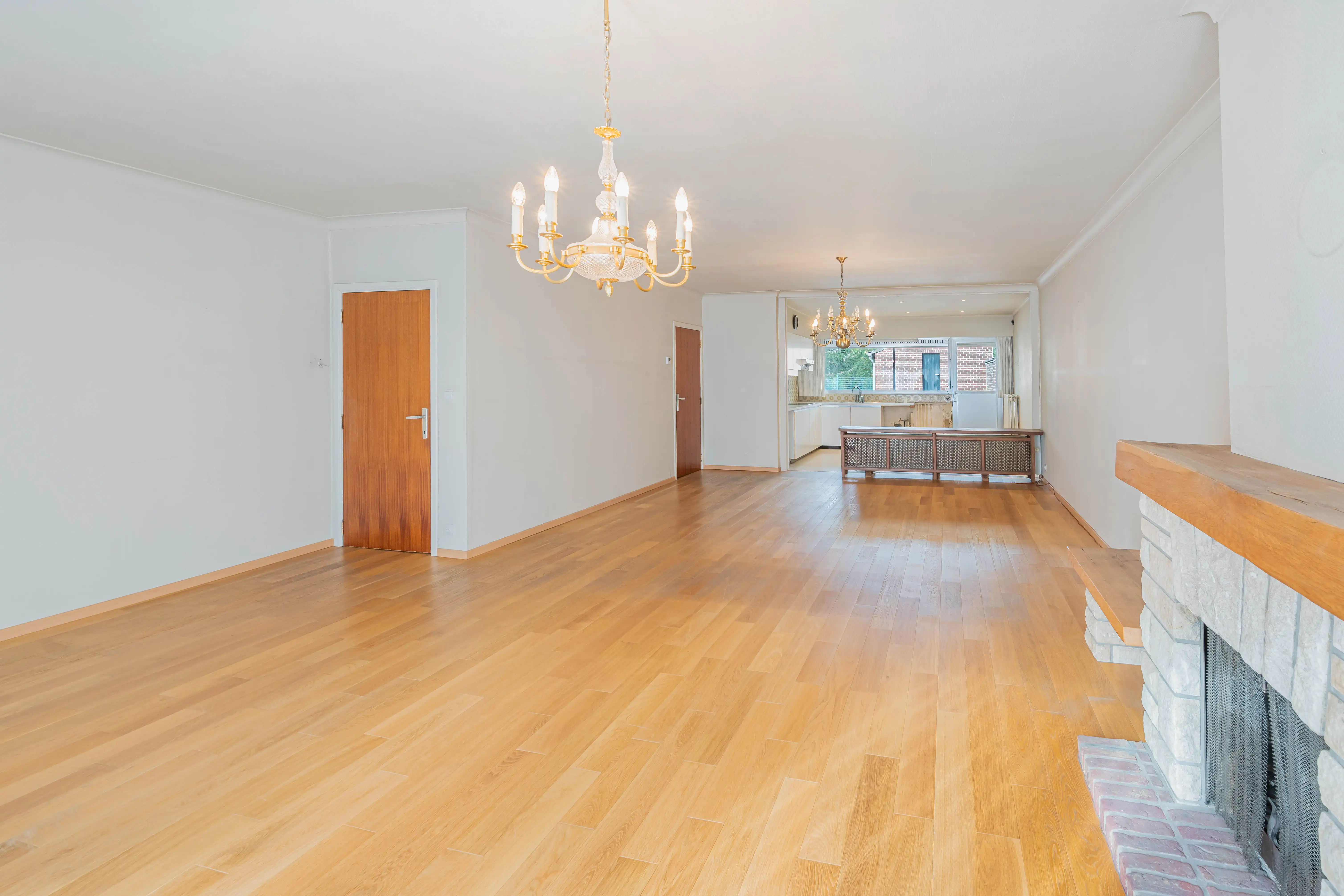 Ruime woning met 5 slaapkamers, inpandig magazijn en tuin foto 8