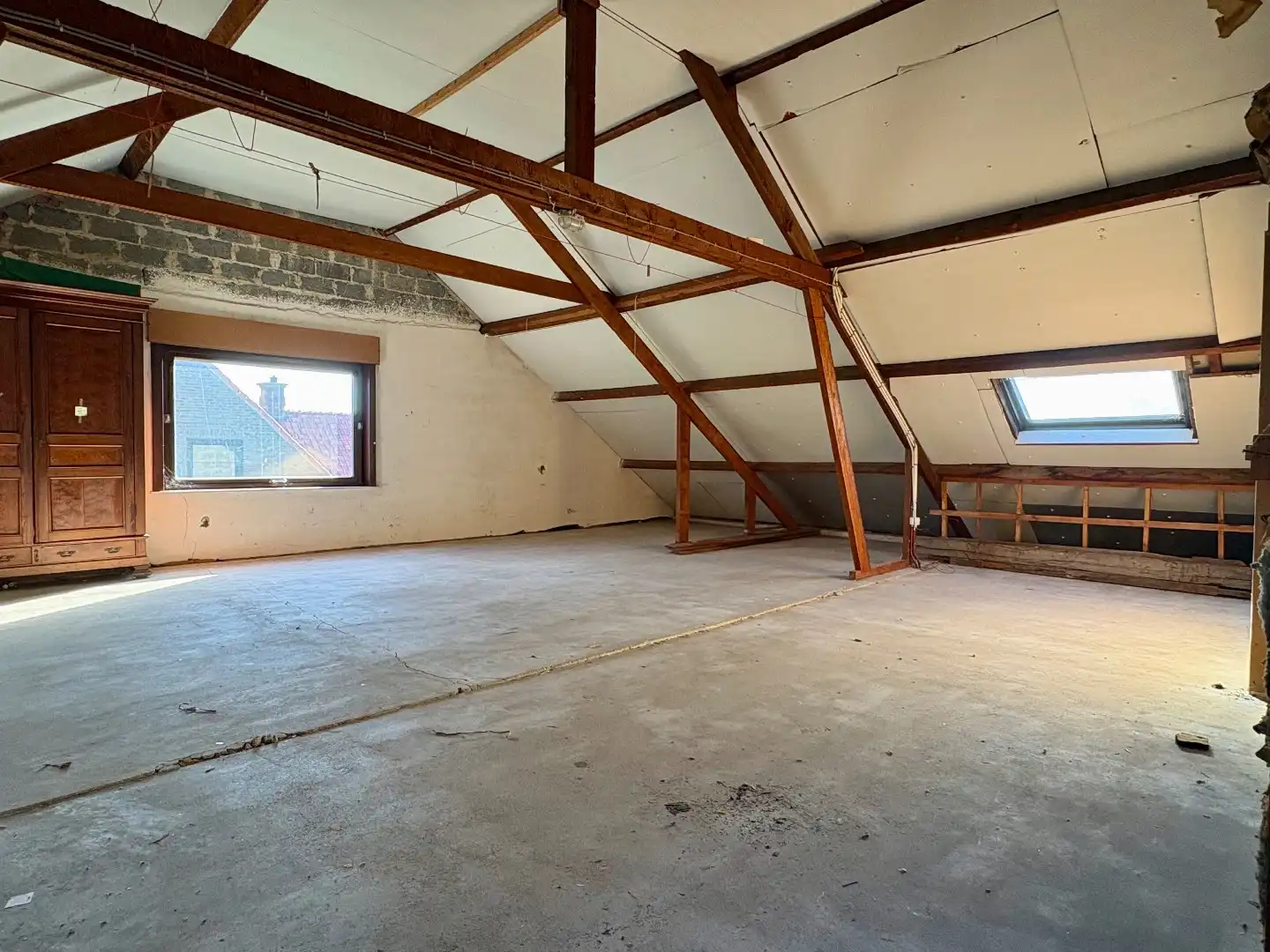 Ruime alleenstaande woning te koop met veel potentieel in Bissegem  foto 15