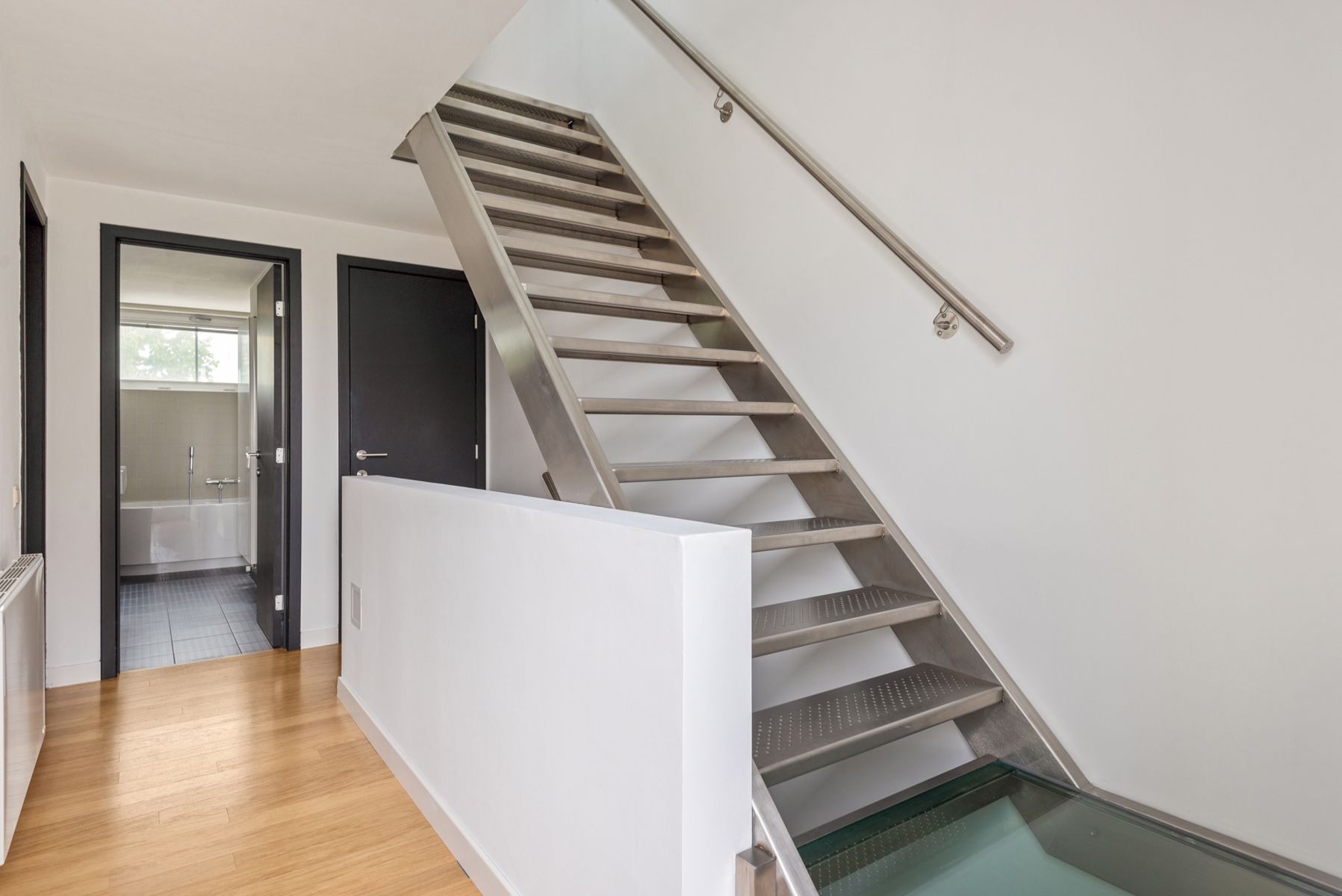 Recente HOB met open weids groen zicht in rustige buurt foto 23