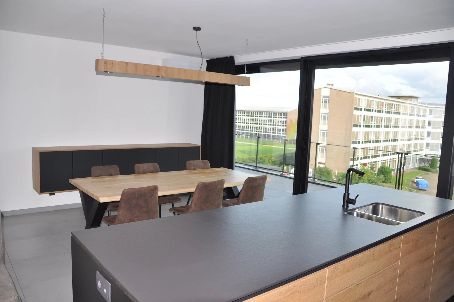 UNIEK EN ZEER KWALITATIEF PENTHOUSE MET TWEE SLPK'S EN TWEE TERRASSEN NABIJ CENTRUM TONGEREN foto 7