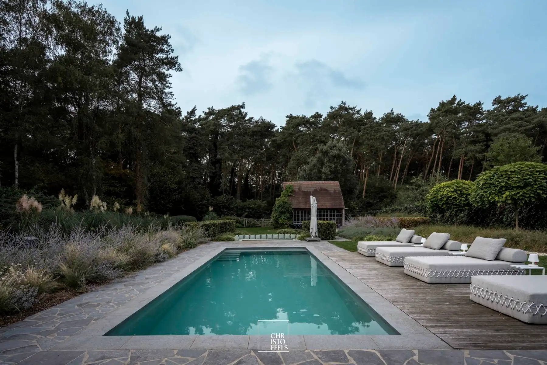 Exclusief landhuis met buitenzwembad op perceel van 2.787m² aan de bosrand. foto 45