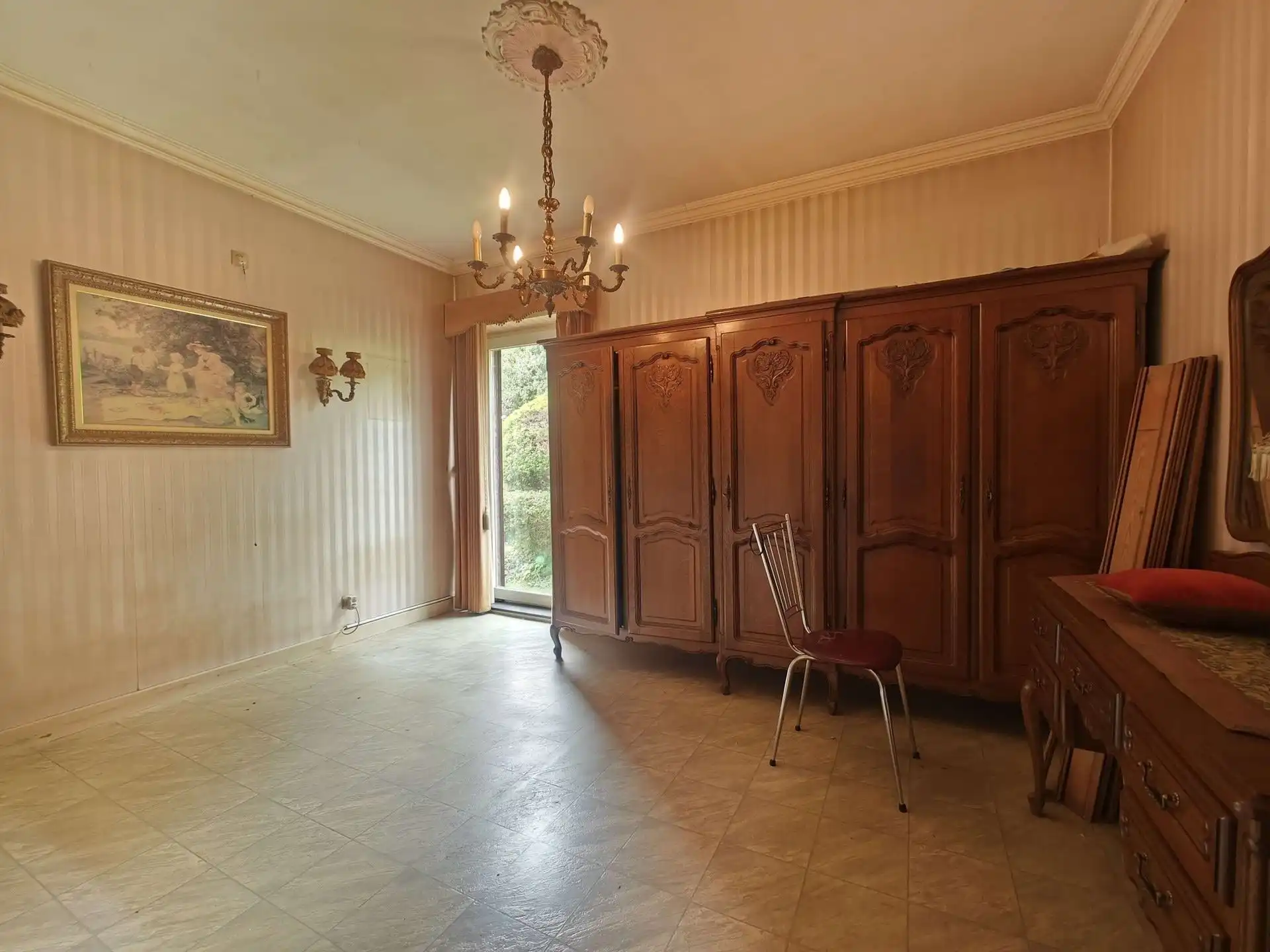 Te renoveren, vrijstaande woning in een gezellige woonwijk foto 9
