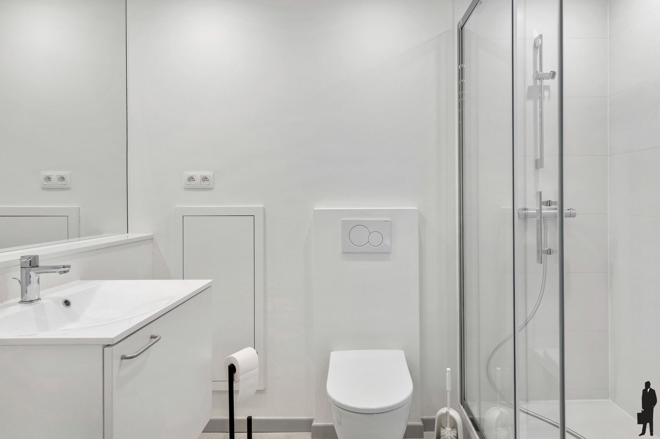 Goed onderhouden dokterspraktijk met 3 studio’s en 14 staanplaatsen foto 32