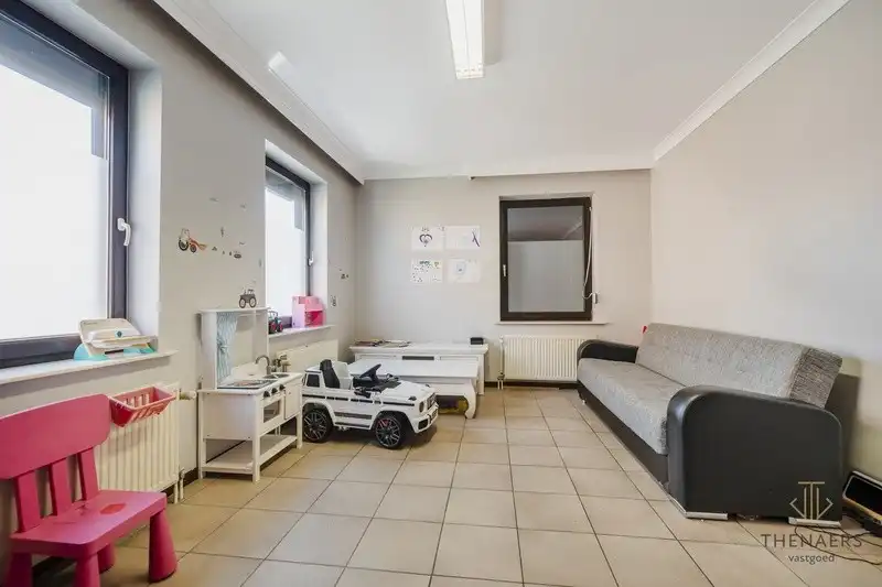 Ruime woning met tal van mogelijkheden op een strategische locatie in Sint-Truiden. foto 11