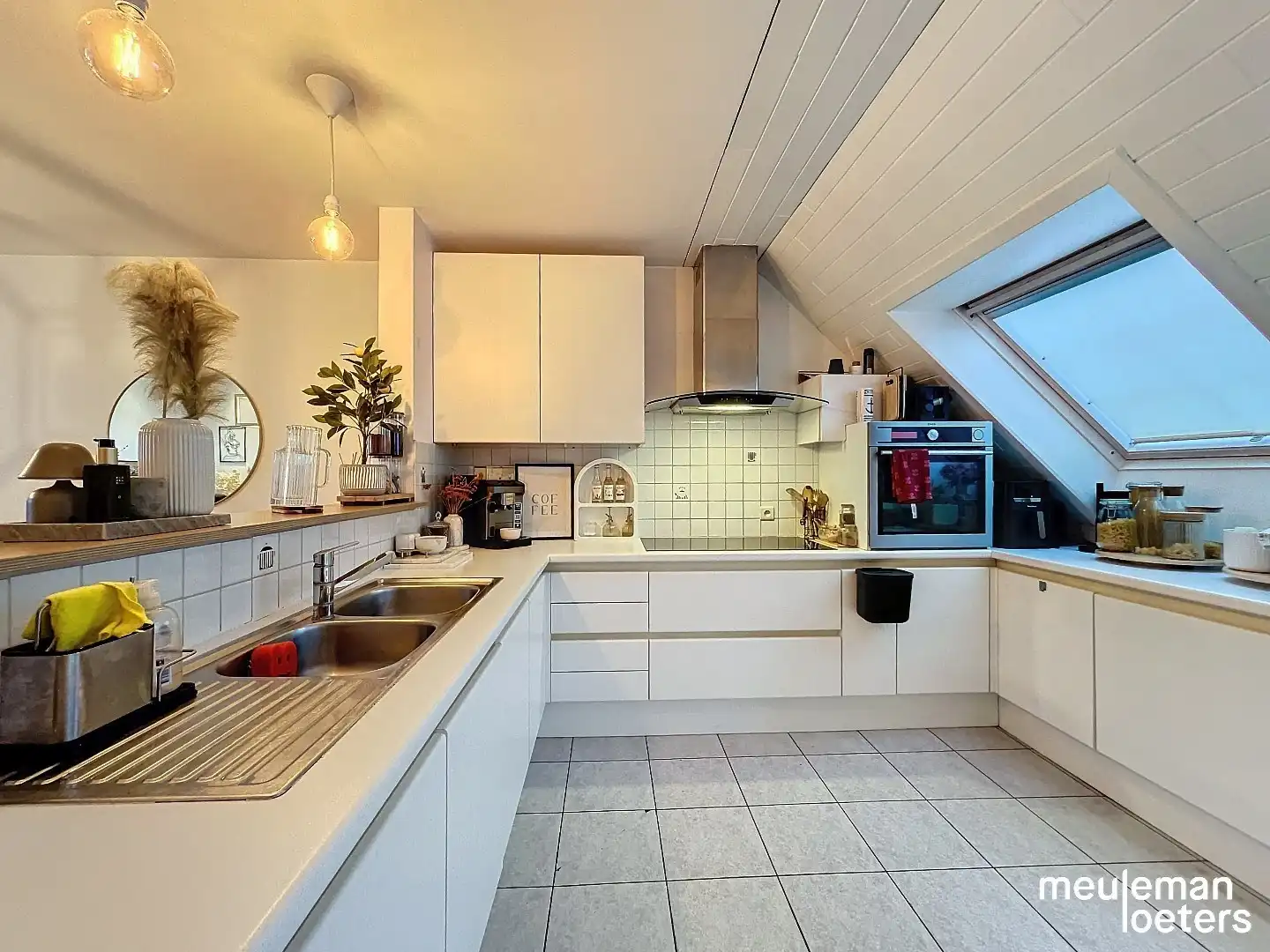 Lichtrijk appartement  met drie slaapkamers foto 7