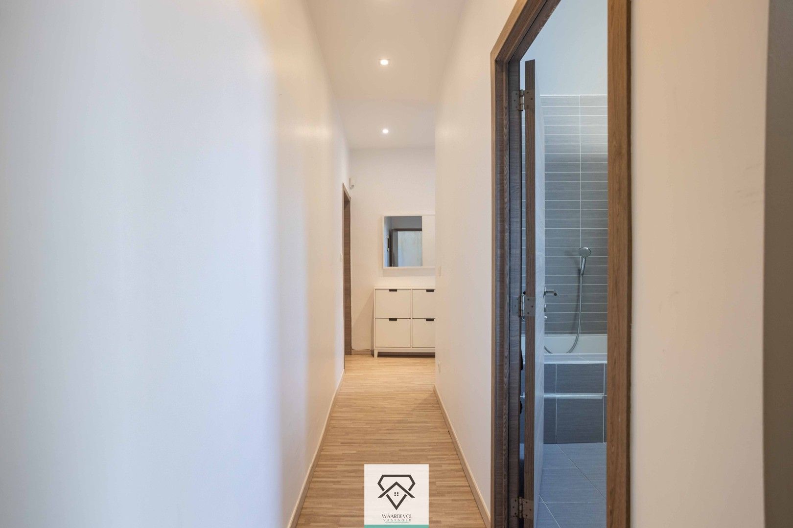 Ruim handelshuis met duplexappartement en twee handelsruimtes te koop foto 11
