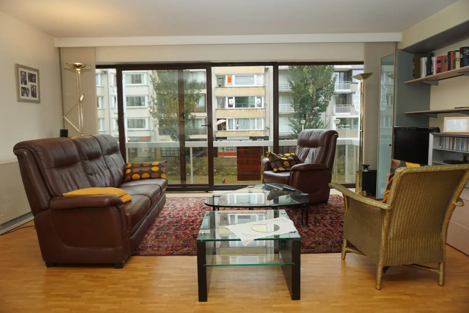 RUIM APPARTEMENT MET ZONNIGE TERRASSEN OP TOPLIGGING foto 3
