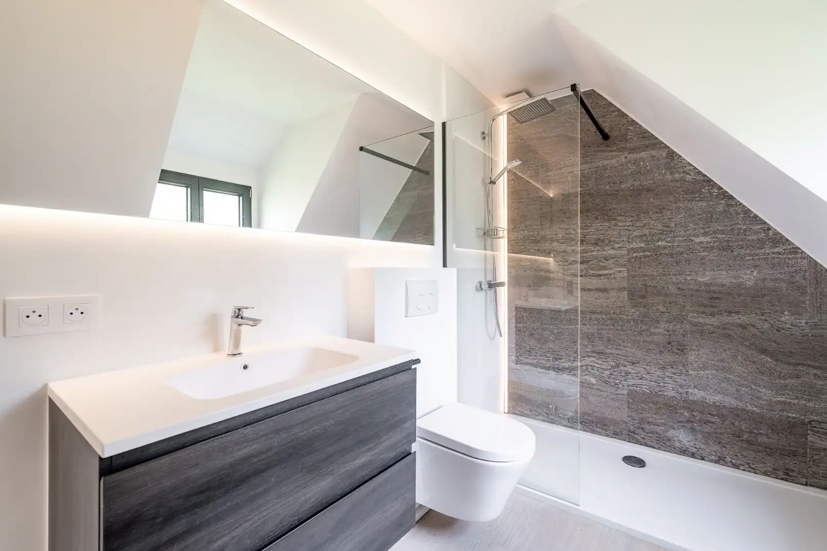 Exclusieve karaktervolle woning op een enorm perceel met 4 slaapkamers, super grote tuin met prachtig zicht op de polders foto 22