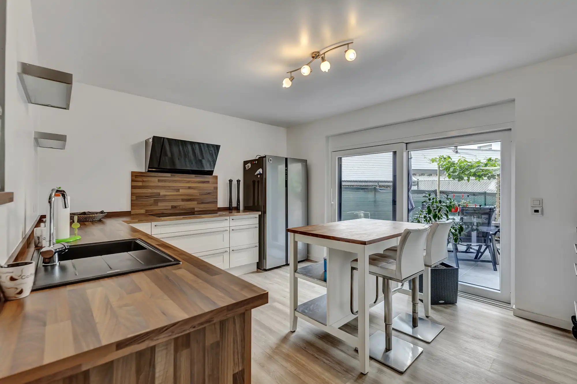 Compleet gerenoveerde woning met terras te Roosdaal foto 5