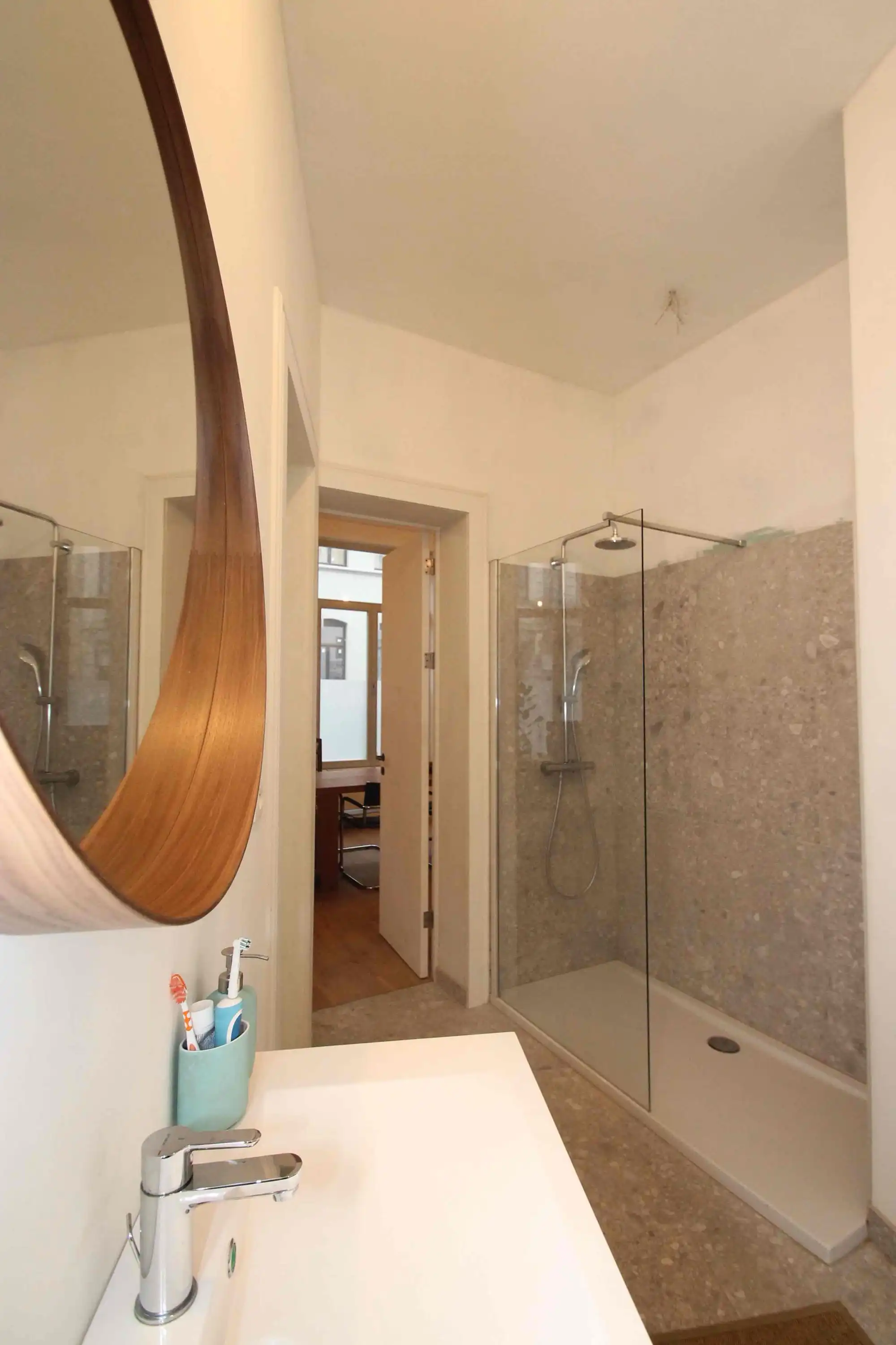 Leuk 1 slaapkamer appartement met ruime buitenruimte te 2018 Antwerpen! foto 9