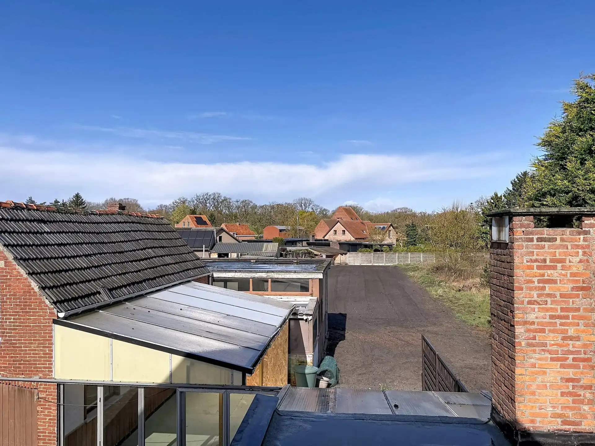 Zeer ruime en verzorgde woning met 5 slaapkamers en 2 badkamers op een groot perceel foto 28