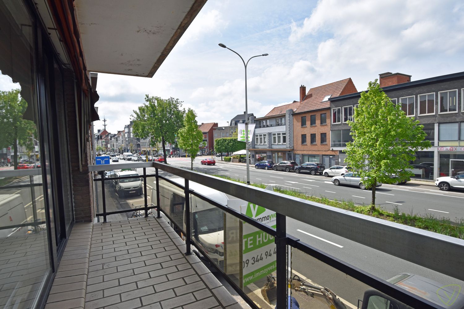 Gerenoveerd appartement te huur in het centrum van Eeklo! foto 6