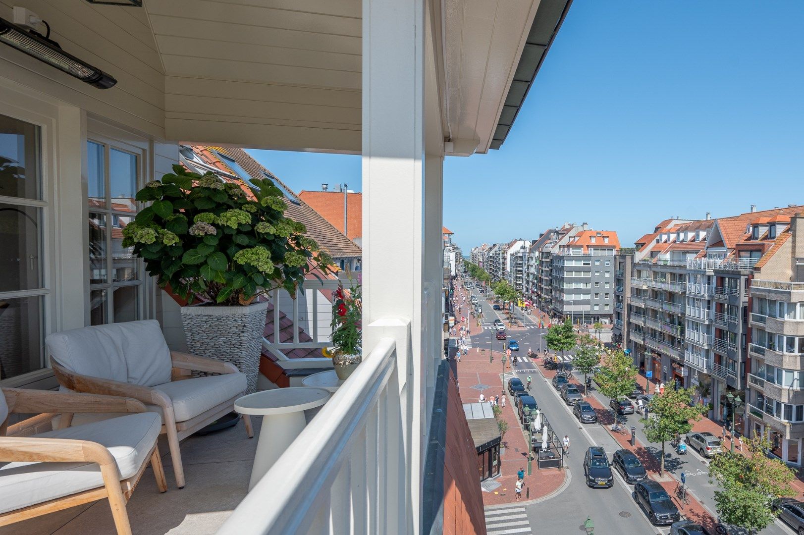 Luxueus gerenoveerd duplex dakappartement met mooie zonneterrassen gelegen in het centrum van Knokke. foto 18