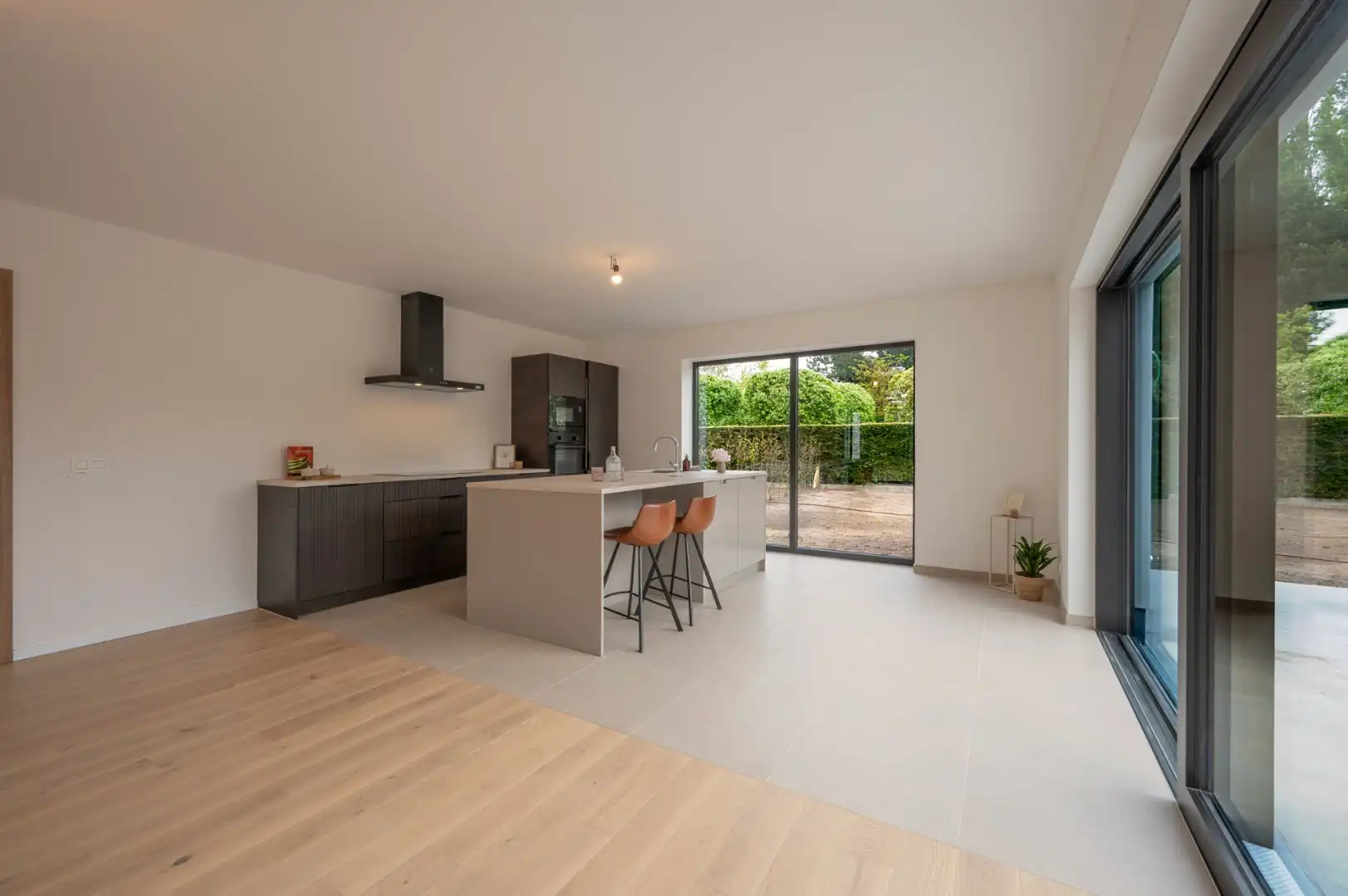 Wonen in alle rust, unieke koopkans midden het centrum in Sijsele (Damme). foto 4