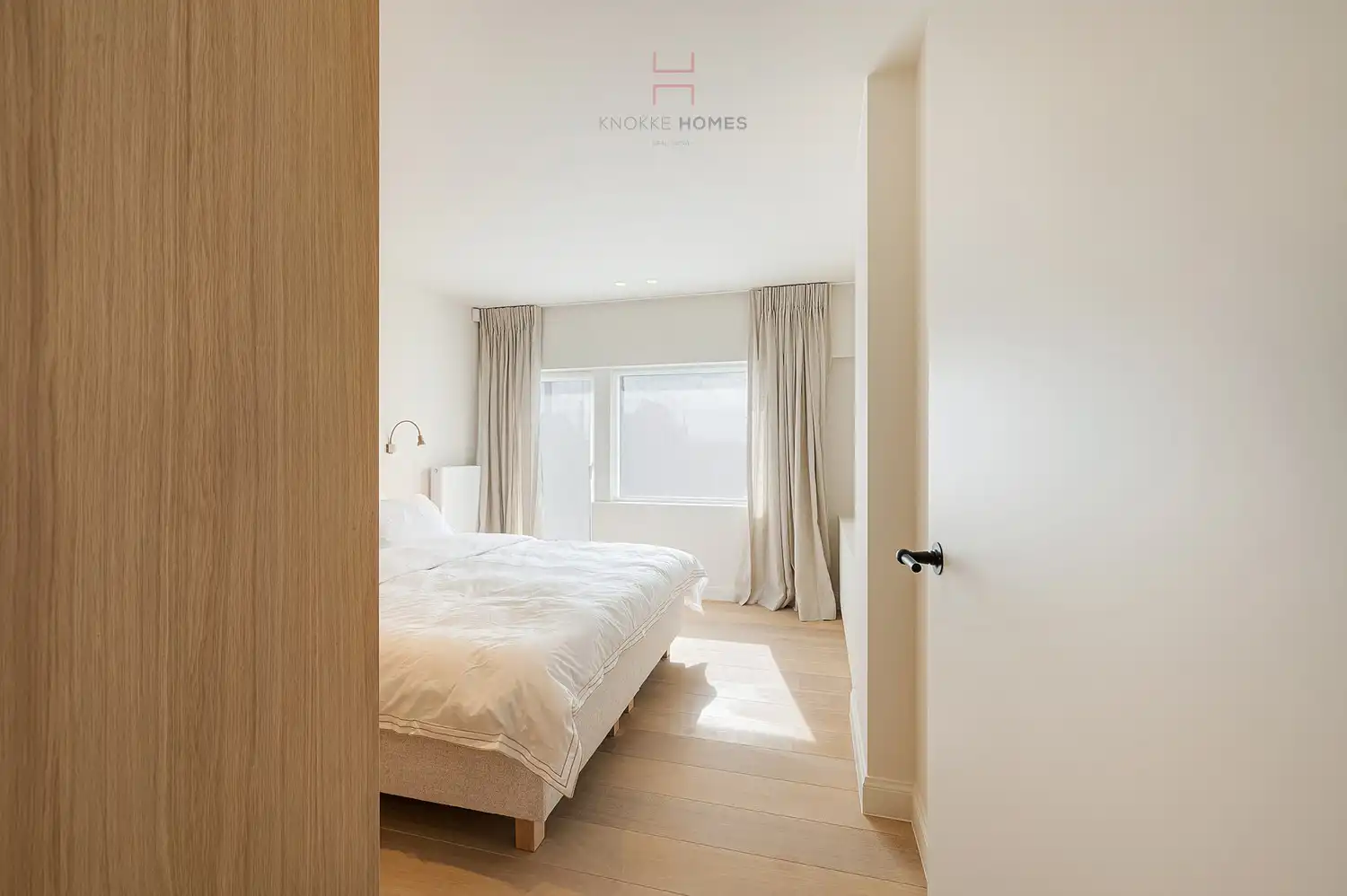 Uitzonderlijk gerenoveerde koppelvilla op topligging in Duinbergen foto 23