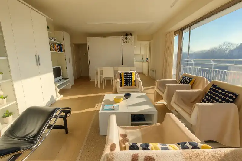 Hoekstudio met riant terras en zicht op zee! foto {{pictureIndex}}