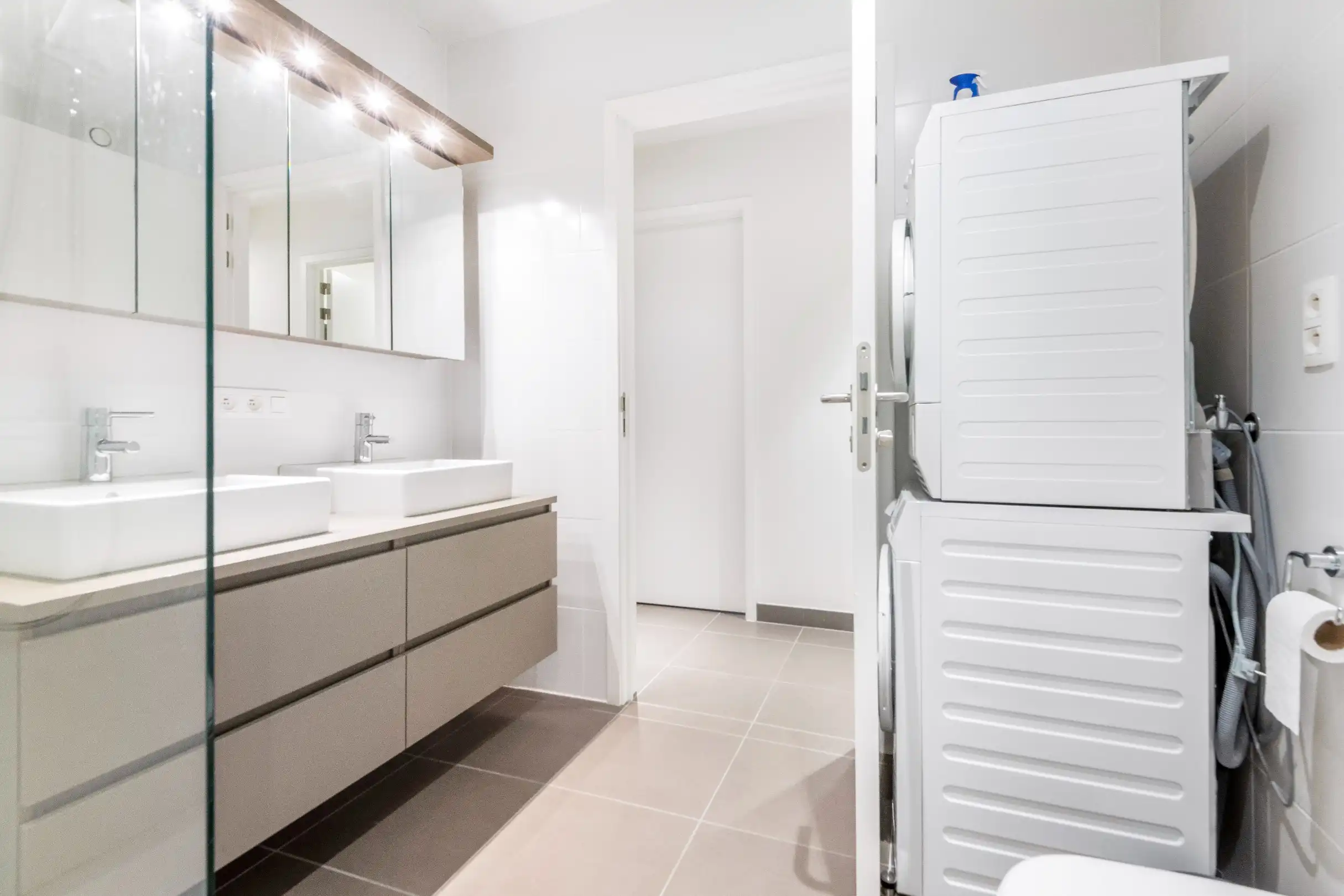 Recent, zuid-west gericht appartement gelegen op wandelafstand van de Zeedijk en het Rubensplein foto 13