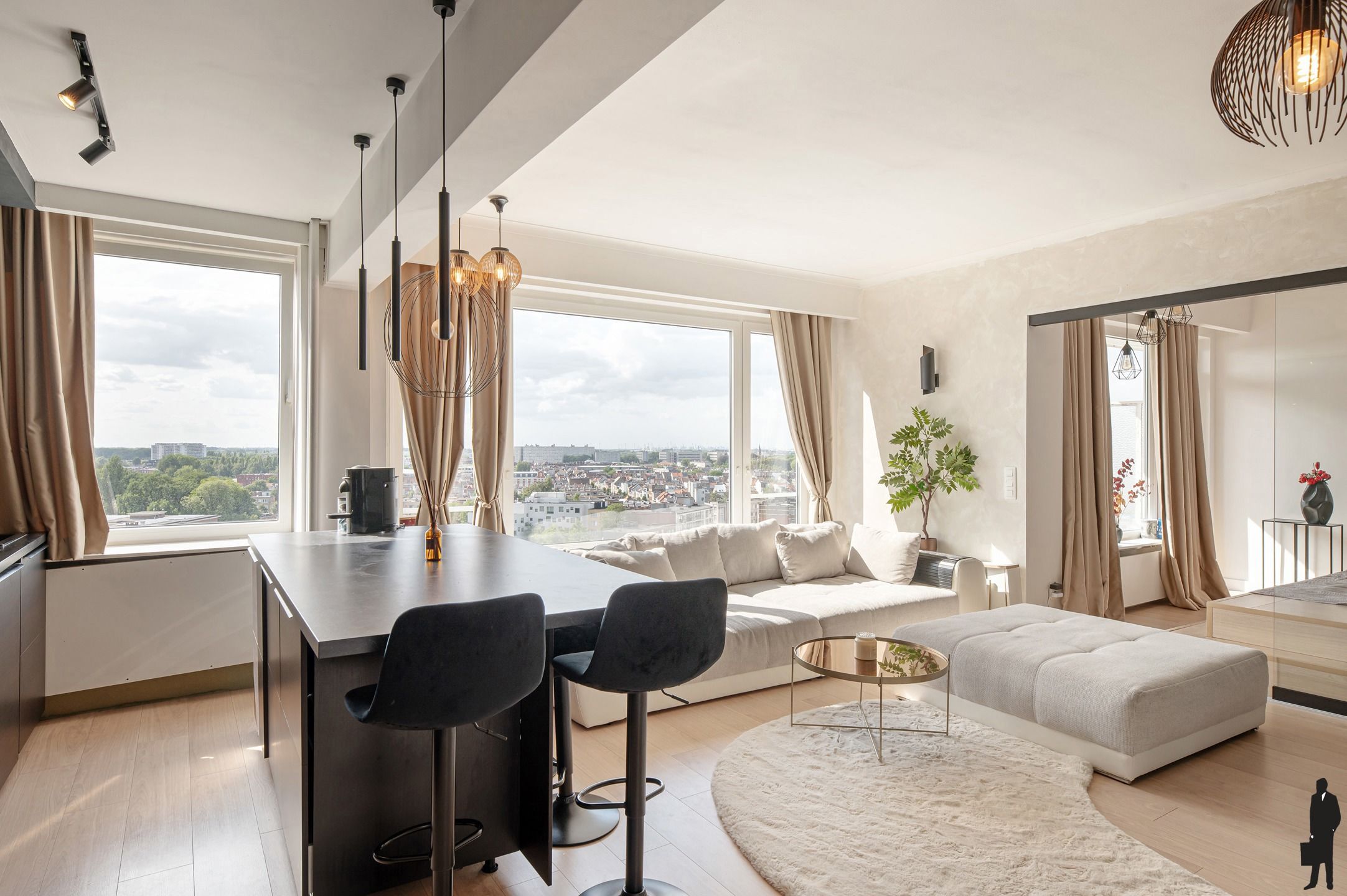Gerenoveerd 2 slaapkamer appartement met loft-feeling, panoramisch uitzicht en vlakbij de stad!  foto {{pictureIndex}}