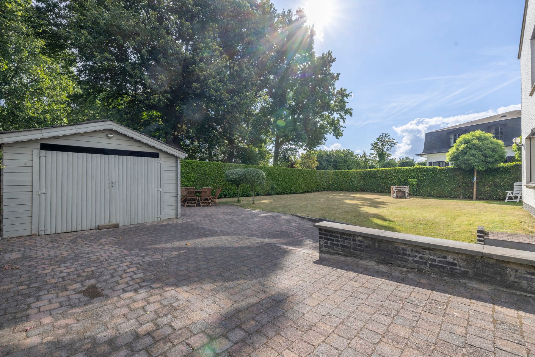 Villa met 4 slaapkamers, grote tuin en garage te koop! foto 21