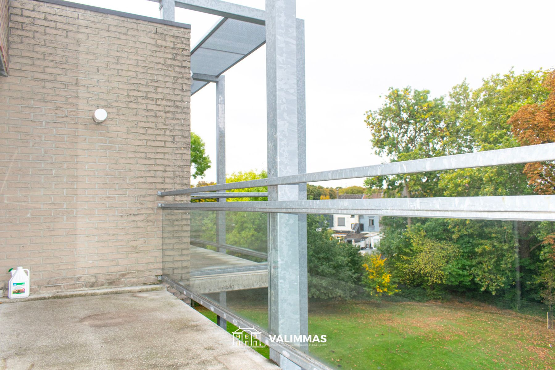 Instapklaar appartement met terras, kelder en event. garage. foto 15