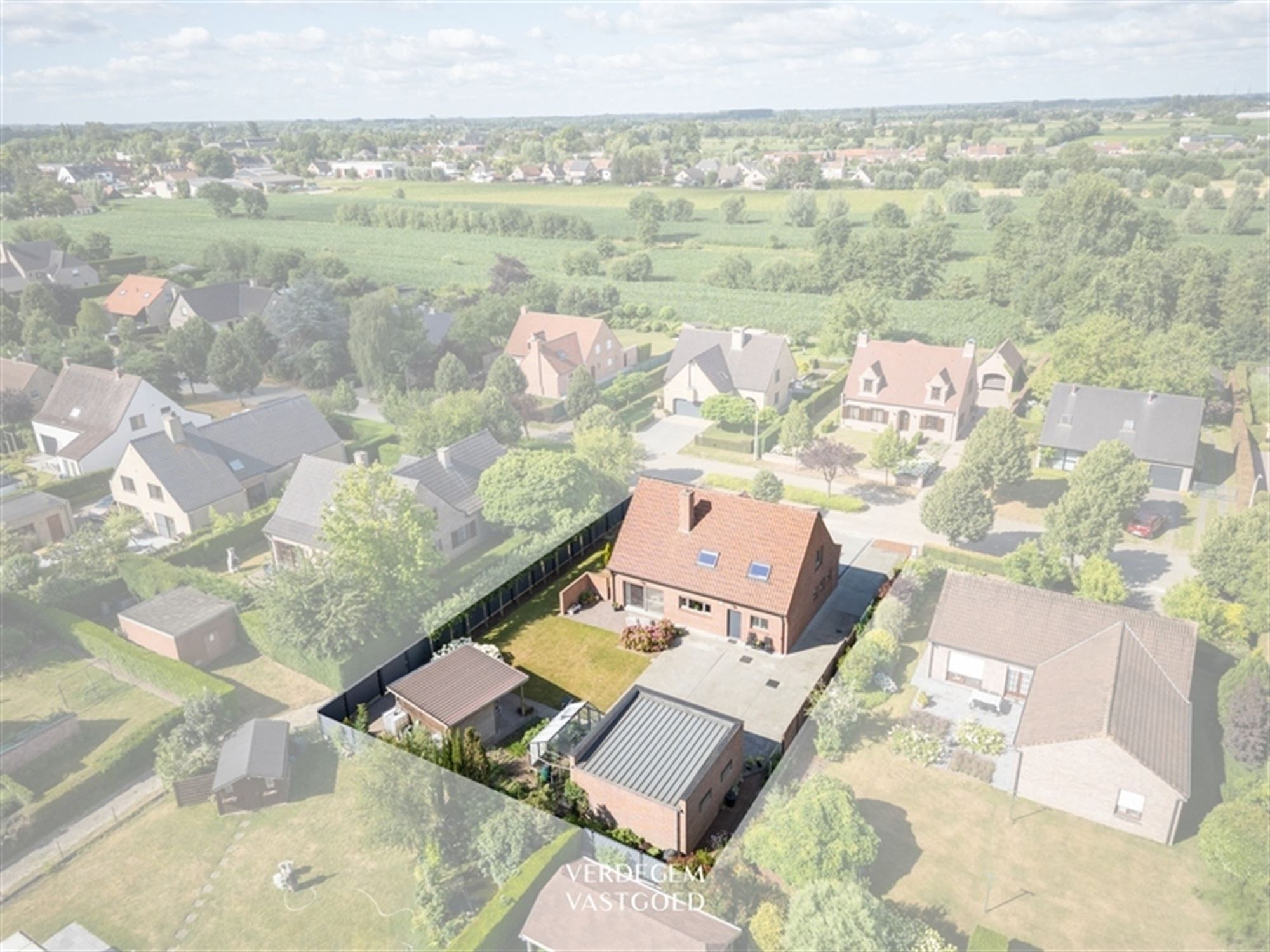 Prachtige villawoning in landelijke stijl met 3 slaapkamers, 3 garages en geniettuin foto 31