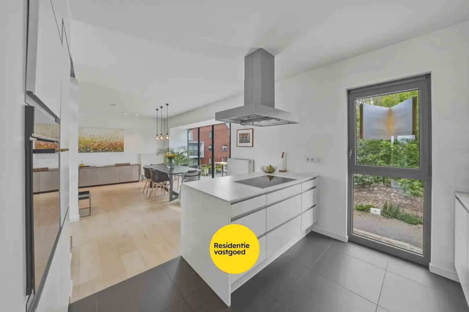 Ruime instapklare woning met zongerichte tuin in hartje Oudenburg foto 9