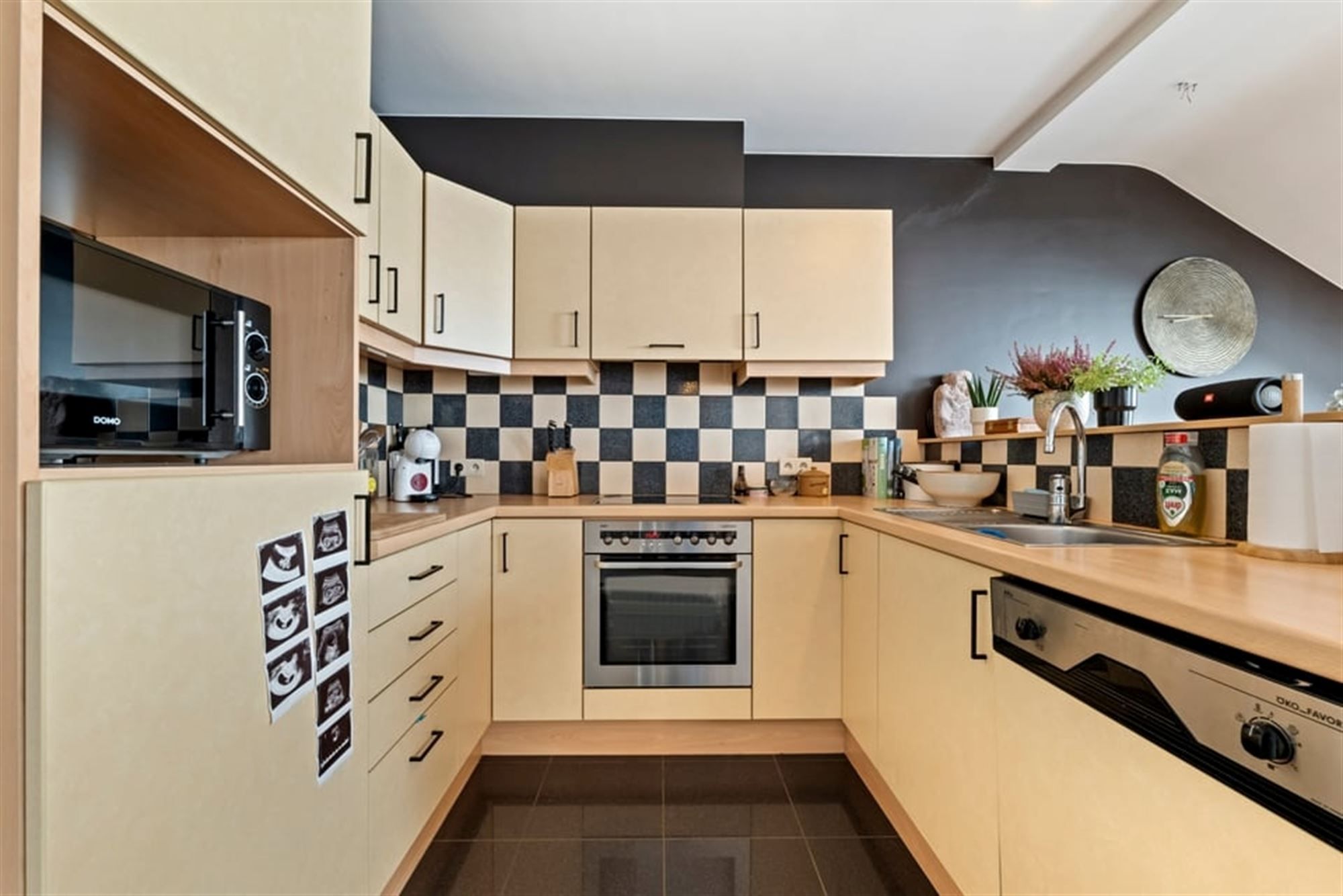 GEZELLIG 2 SLK APPARTEMENT MET STAANPLAATS IN HET CENTRUM VAN SINT-TRUIDEN  foto 8