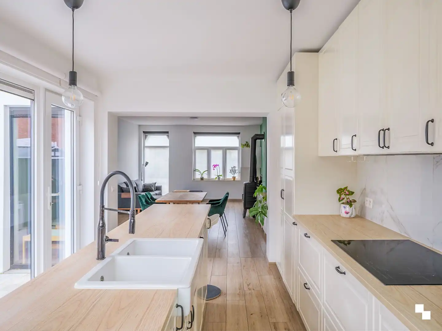 Lichtrijke woning met vier slaapkamers en zonnige tuin te Oosterzele foto 12