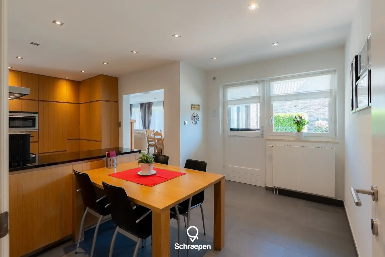 Riante gezinswoning (283&nbsp;m²) met zuid-westelijke oriëntatie op wandelafstand van 'De Basvelden'! foto 9