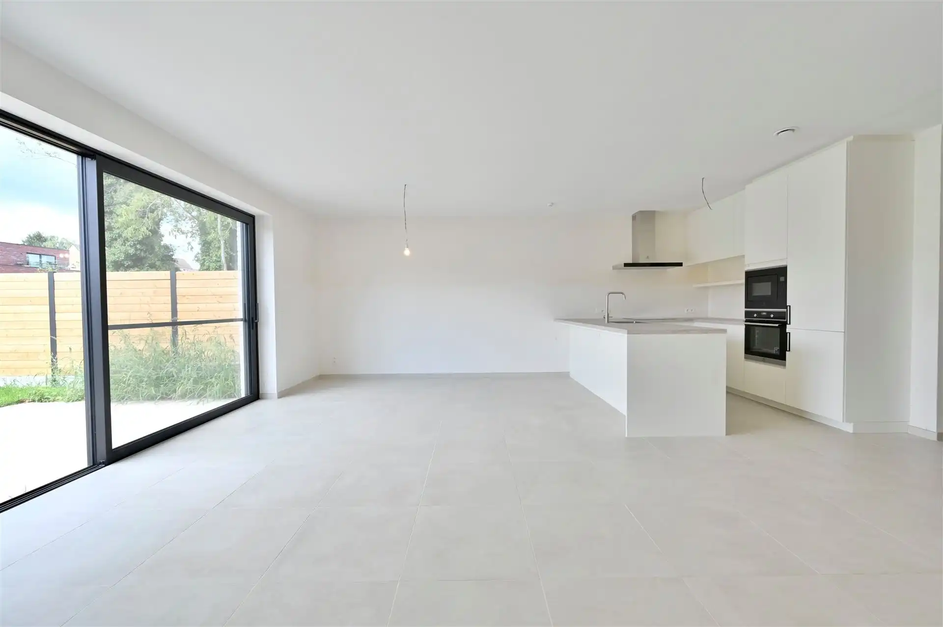 Moderne nieuwbouwwoning met 4 slpk en zonnige tuin foto 2
