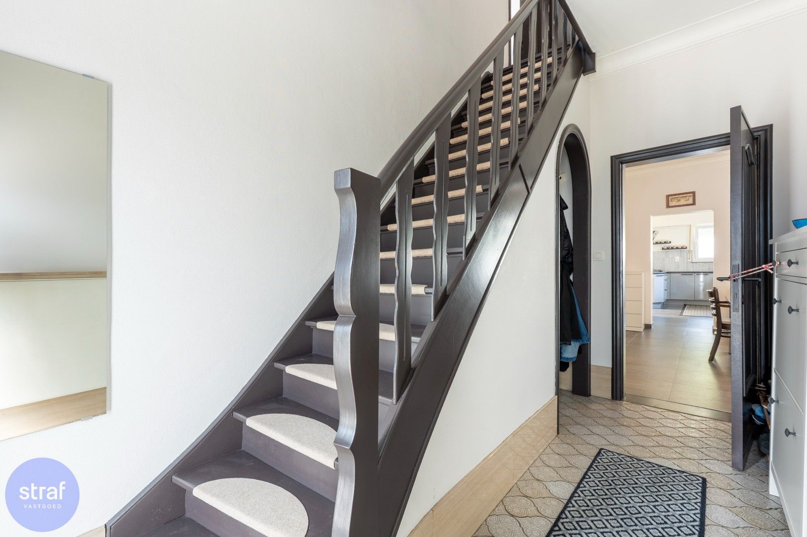 Enorme rijwoning met 6 slaapkamers én een zwembad foto 11