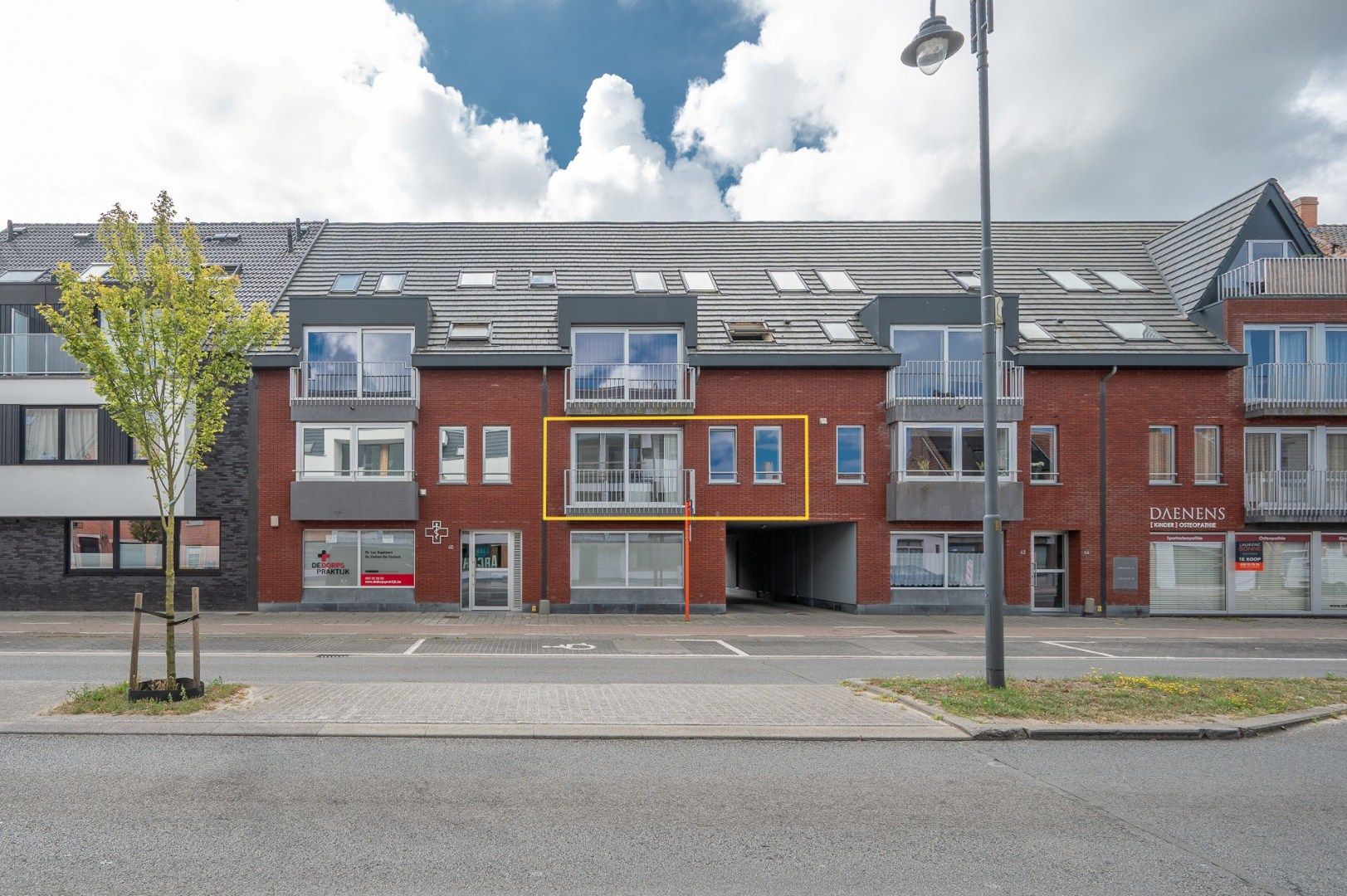 Mooi appartement met 2 slaapkamers en groot terras. foto {{pictureIndex}}