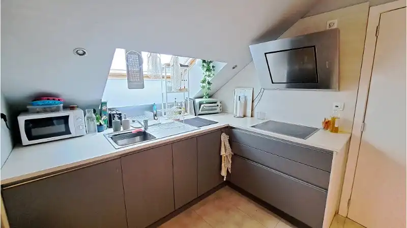 Comfortabel dakappartement met ruim terras te huur in Brugge foto 5
