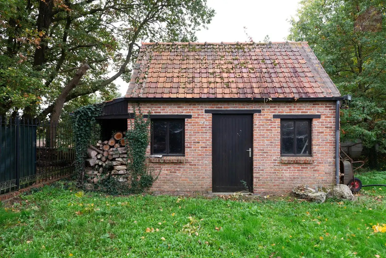 Ruime gezinswoning met 6 slaapkamers op een uitzonderlijk groot perceel van 21a 73ca foto 36