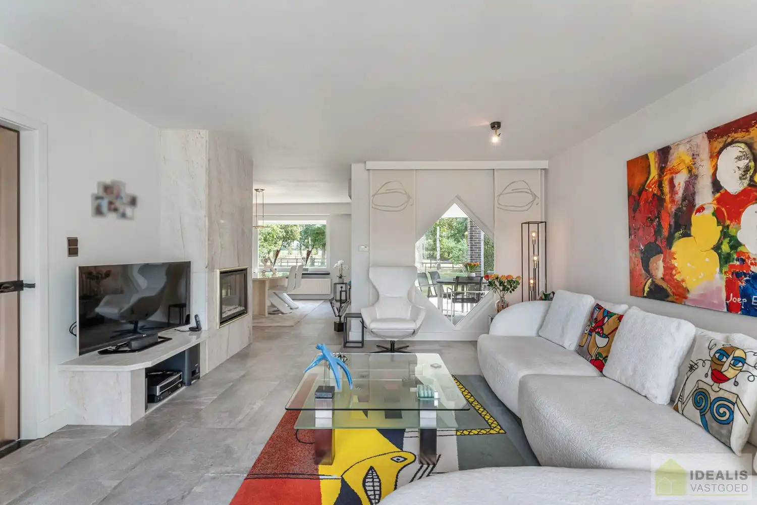 //INVESTERING – NIET VOOR EIGEN GEBRUIK// UITERST GOED ONDERHOUDEN GEZINSWONING OP EEN PRACHTIG, GROEN EN RUSTIG PERCEEL VAN MAAR LIEFST 11A &nbsp;MET LICHTRIJKE WOONKAMER, 3 KNAPPE SLAAPKAMERS, BADKAMER, AFGEWERKTE ZOLDERVERDIEPING EN ONDERGRONDSE GARAGE foto 6