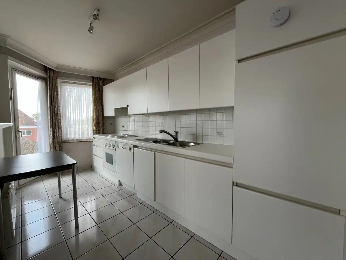 Roeselare - Zeer lichtrijk appartement met 2 slaapkamers, 2 terrassen en dubbele garage foto 3