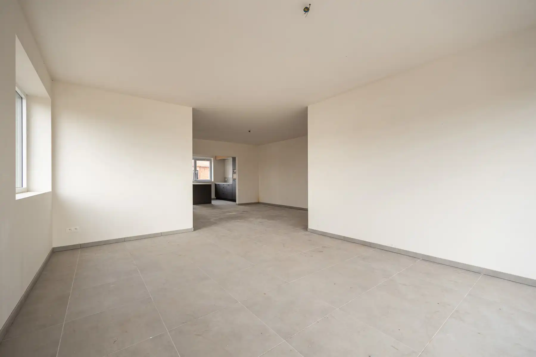 Halfopen woning met 3 slaapkamers en fietsenberging/carport op perceel van ca 540m² foto 10