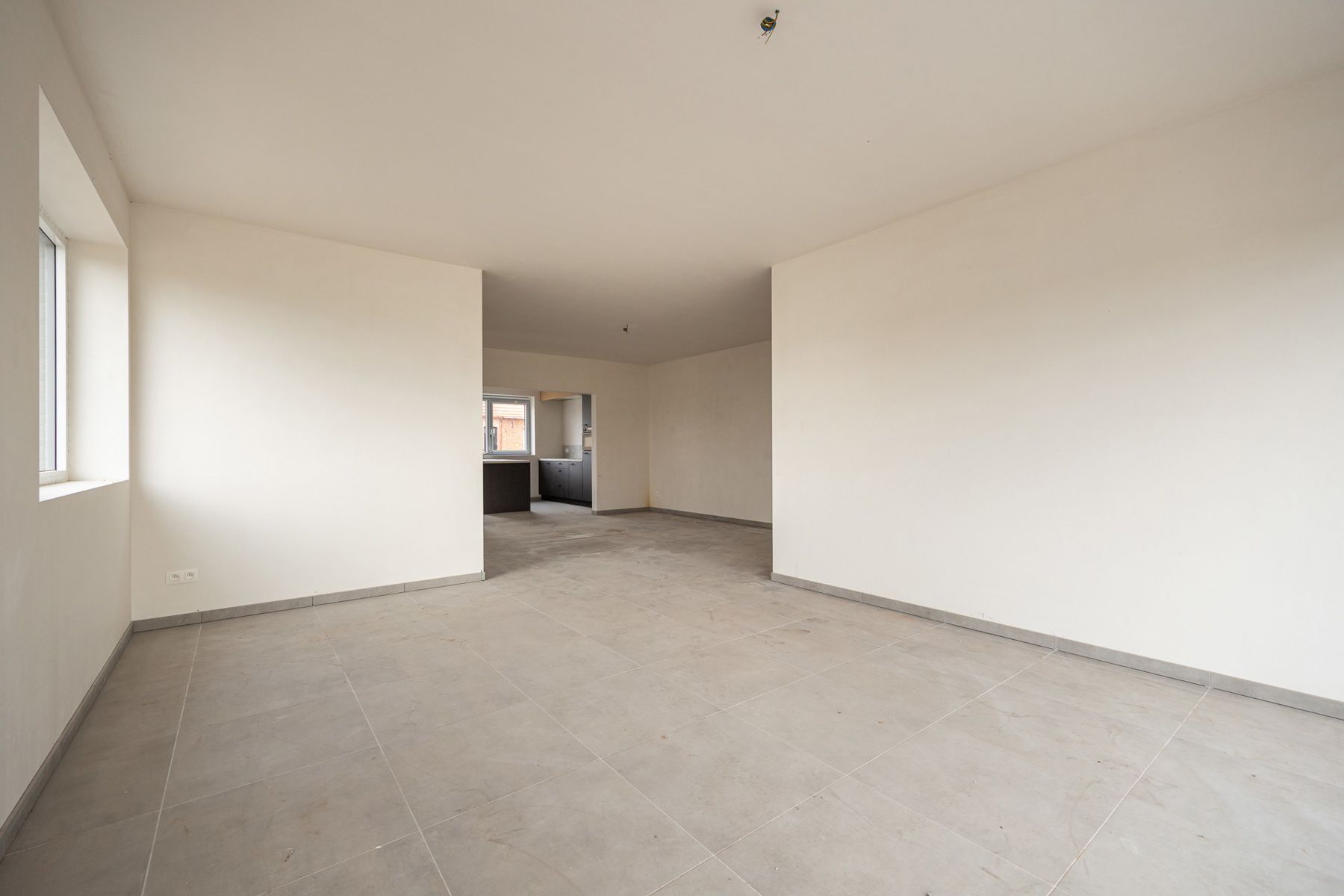 Halfopen woning met 3 slaapkamers en fietsenberging/carport op perceel van ca 540m² foto 10