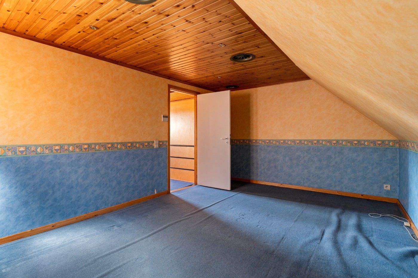 Te renoveren, vrijstaande woning met 2 slpk., oprit en diepe tuin foto 19