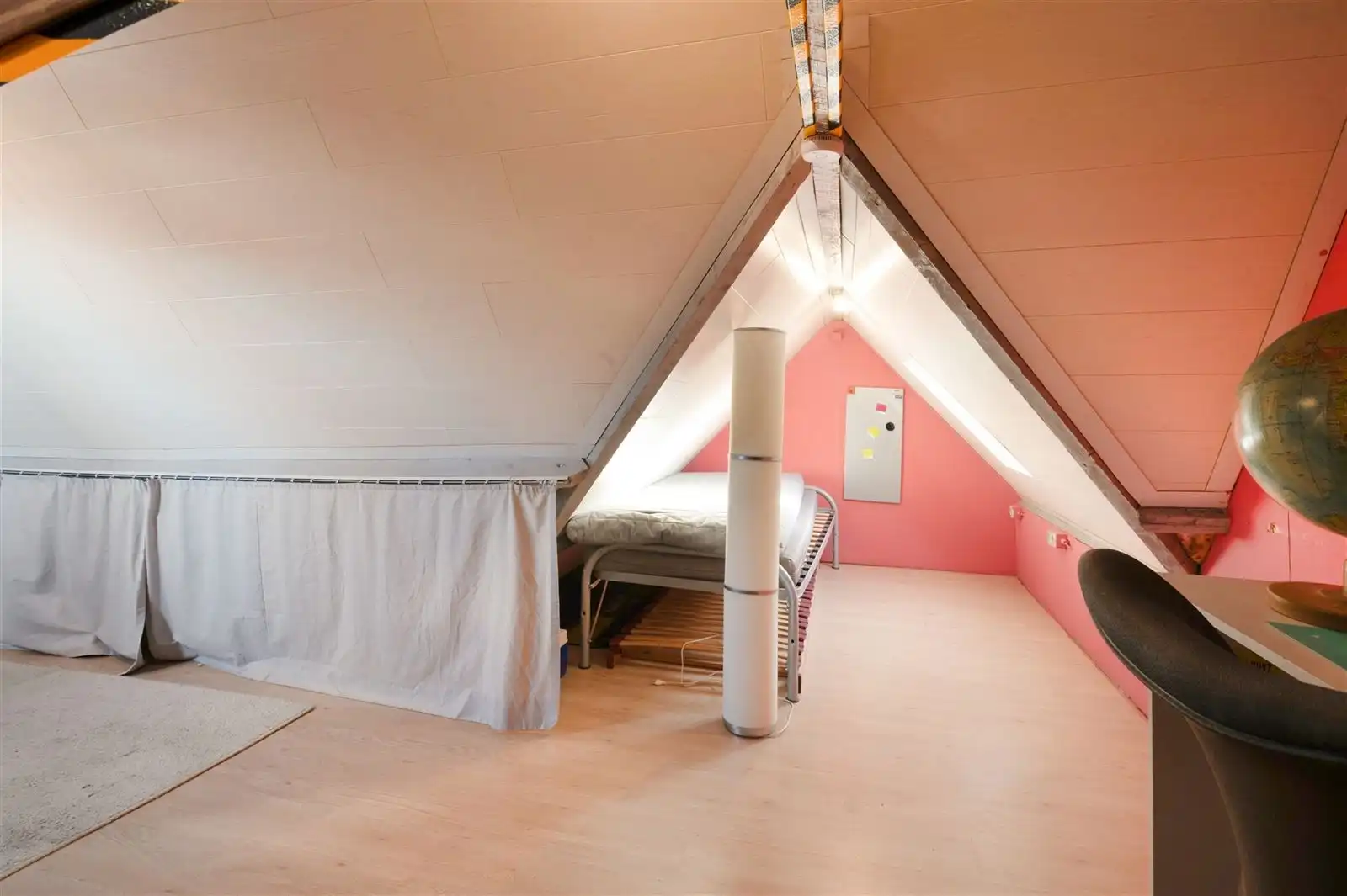 Instapklare gezinswoning met private parking. foto 9