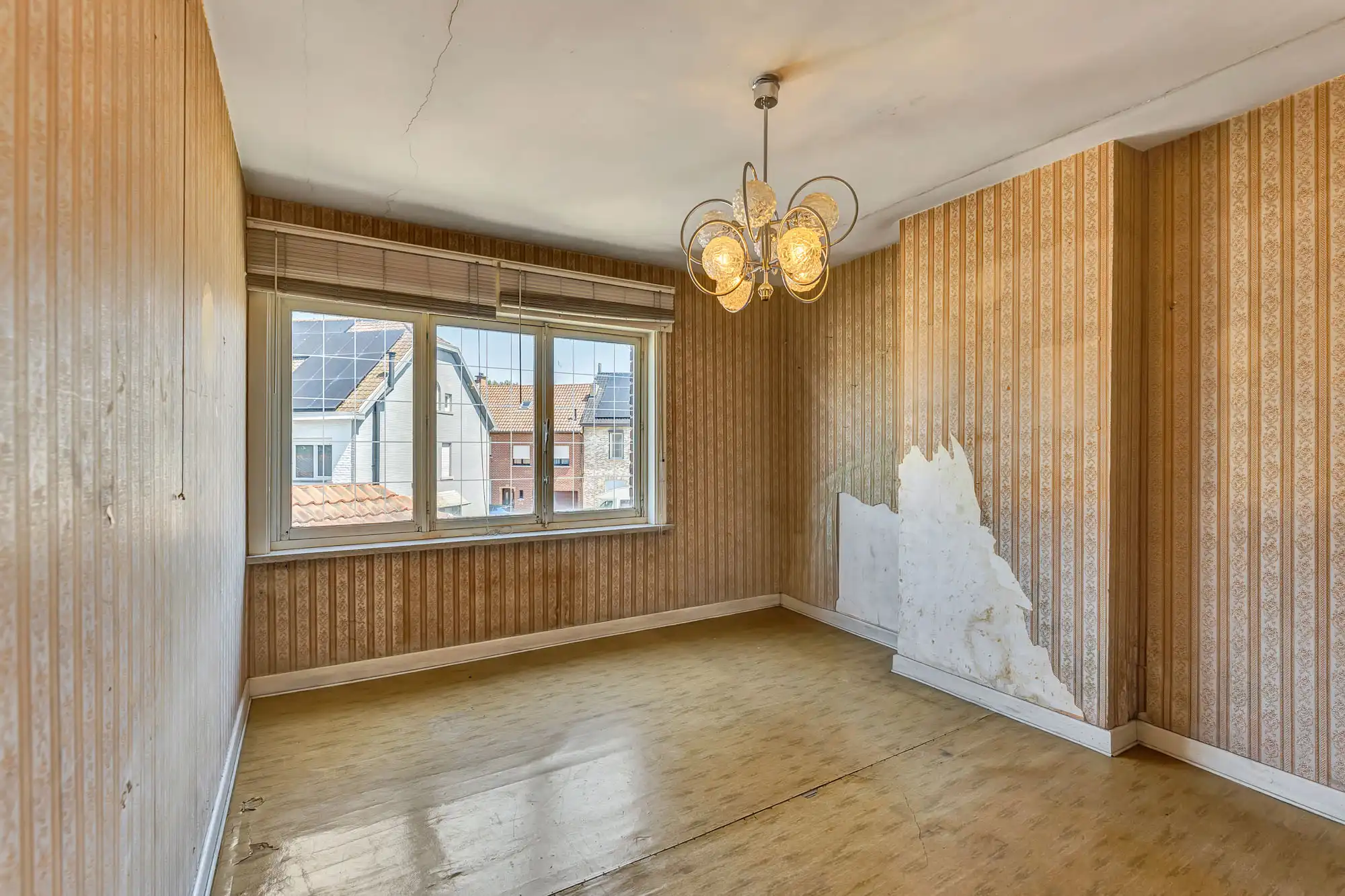 Te renoveren woning met garage foto 23